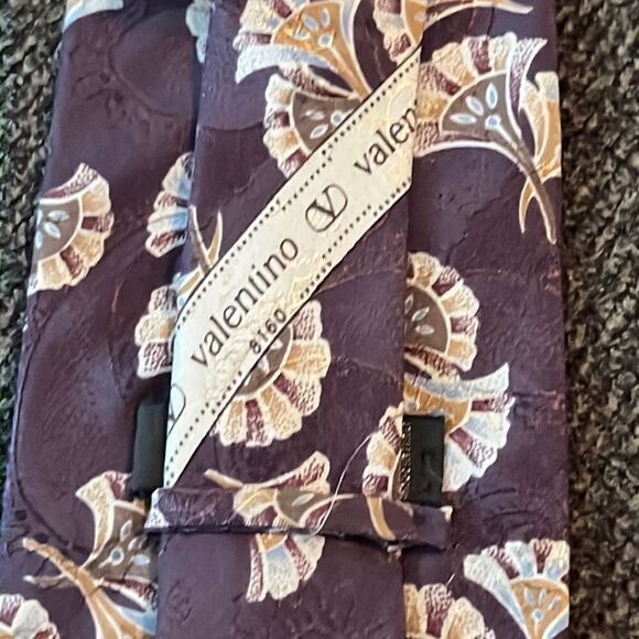 Valentino Italian 100% Silk Eggplant Purple Men’s Tie w/ Handheld Fan Design - Picture 7 of 16